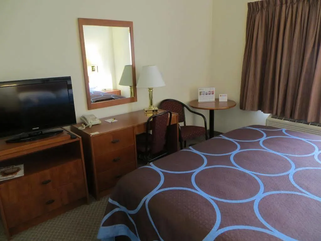 Super 8 By Wyndham Edmonton/West Otel